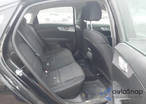 2022 Kia Forte Lxs z USA, uszkodzony, nr VIN 3KPF24AD2NE475418